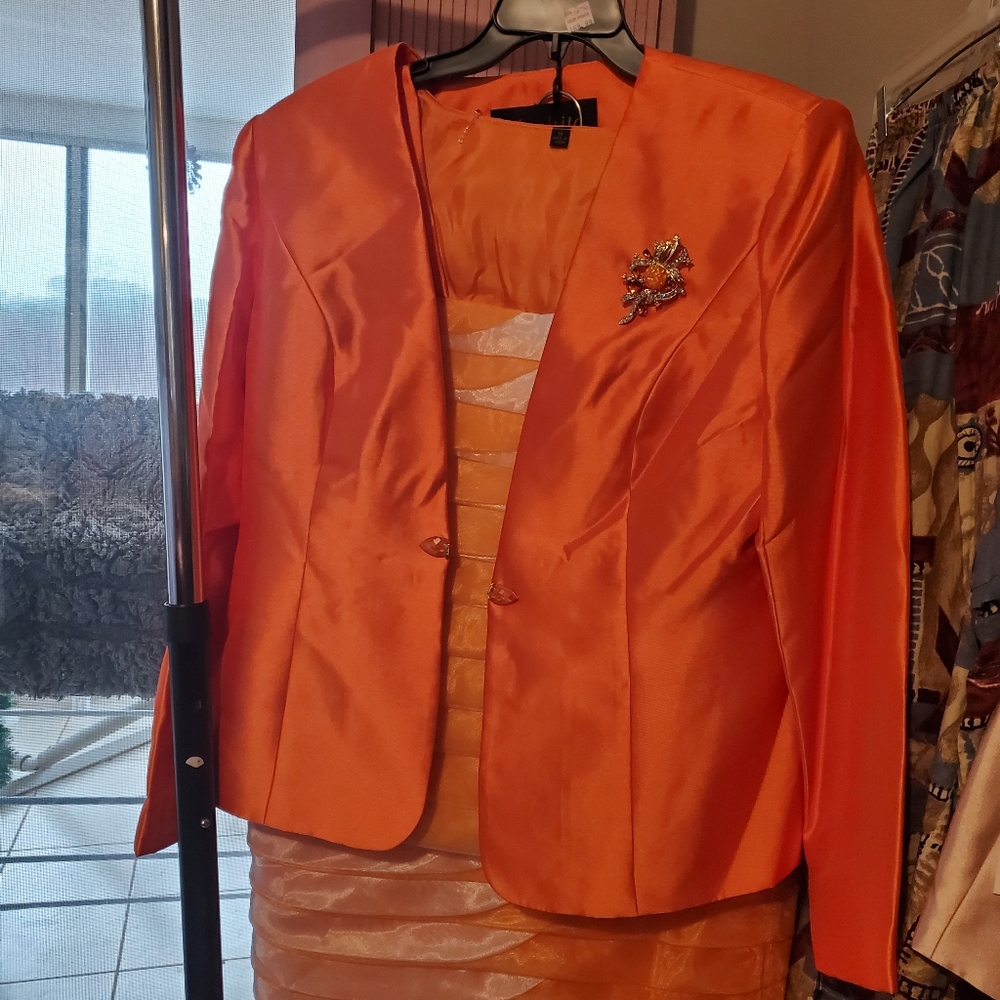Moshita 3 piece suit size 14 orange